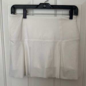 LuluLemon White Pleated tennis Skirt size 6 regular